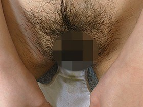 女性が今日履いてるパンツは結構汚れている　サンプル画像08